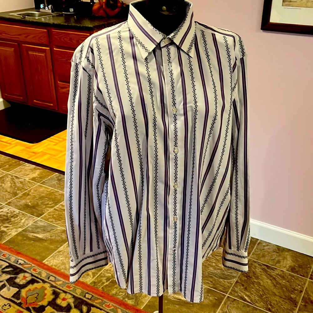 Robert Graham shirt, I only have a female form display, this is a man’s shirt.